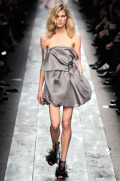 Look 3